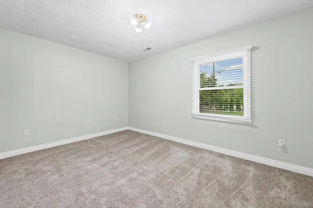 4165 Crooks Rd - More