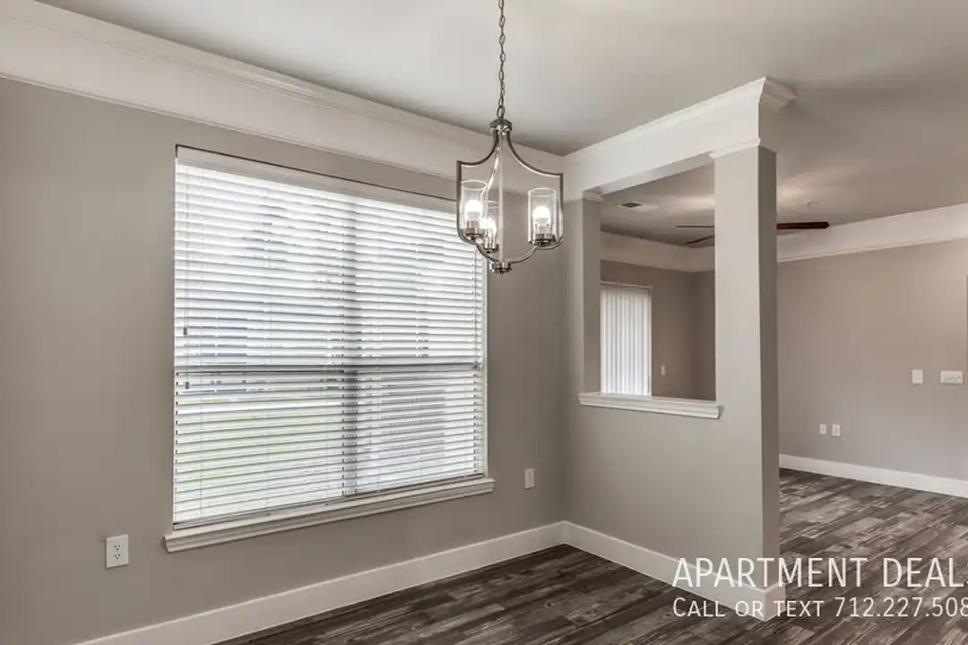 157 W Texas Ave - More