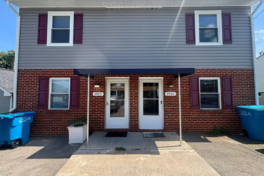 1915 Wallace Ave NE – photo 1