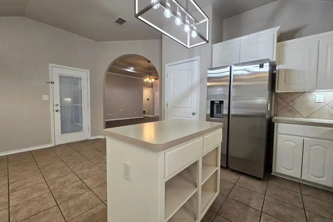 5609 Hunters Ridge Trail - More