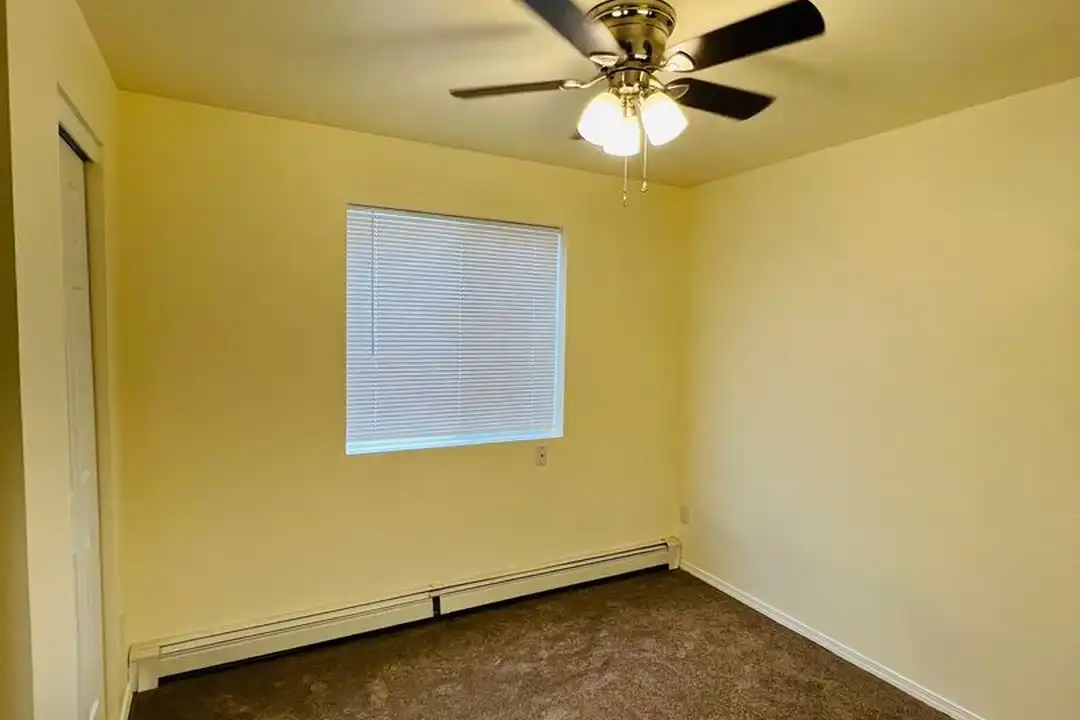 915 Defoe St unit B - View 3