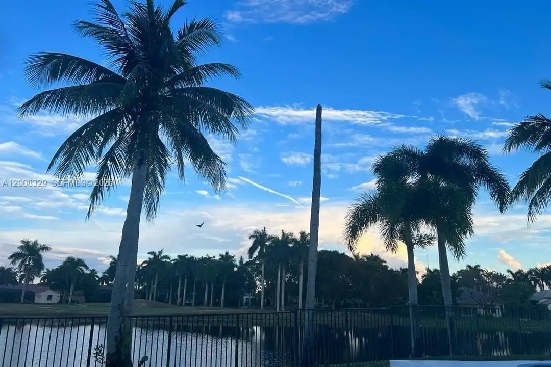 2534 Poinciana Dr - View 4