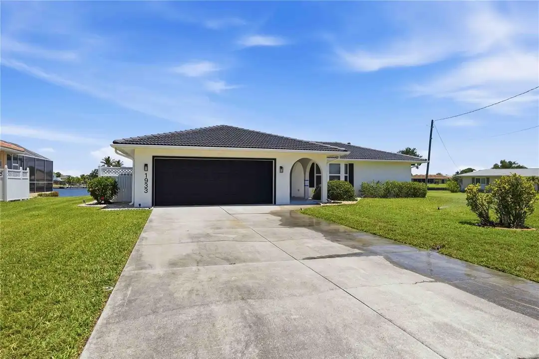 1933 Fairview Dr - View 3