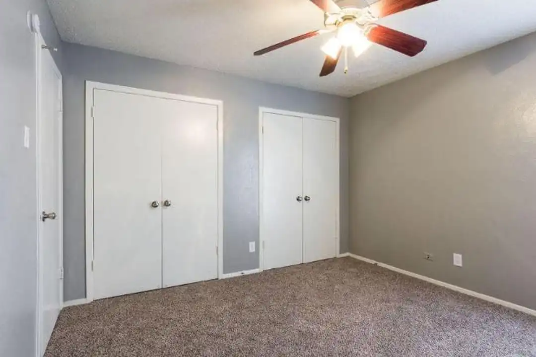 1948 Shady Brook Dr - View 4