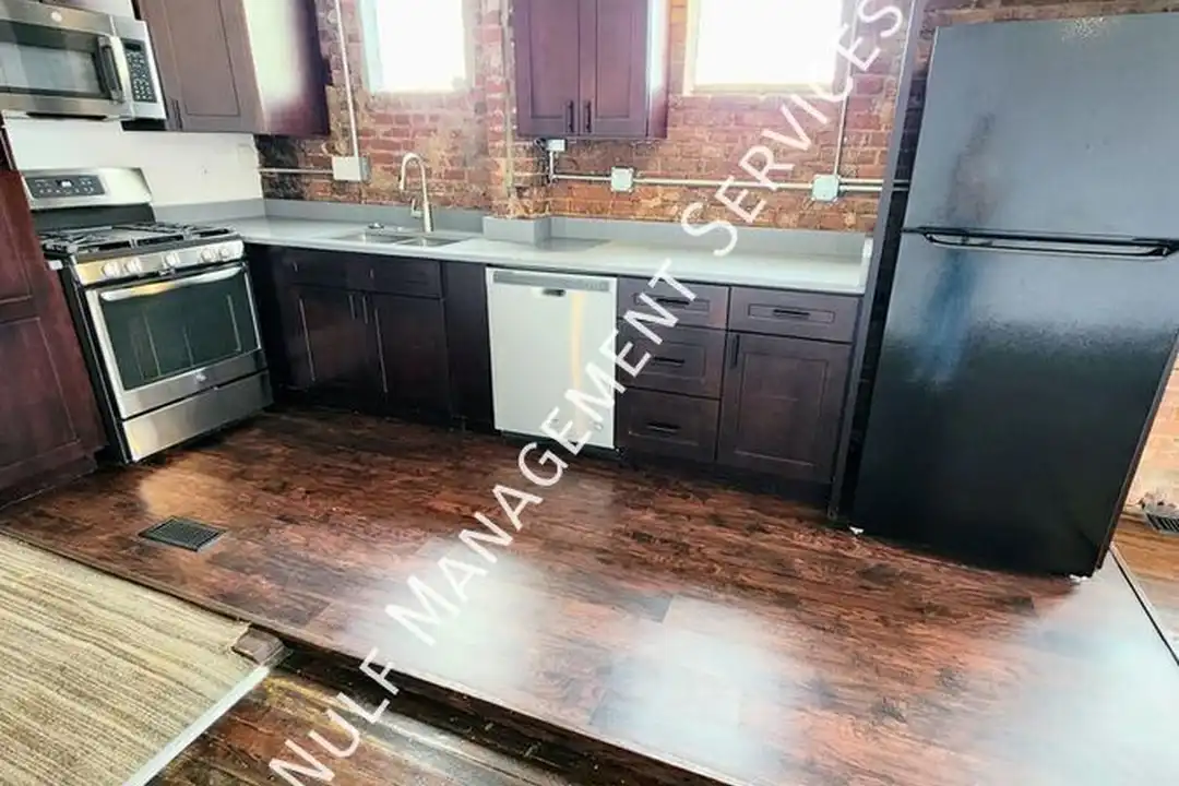 158 48th St – photo 1