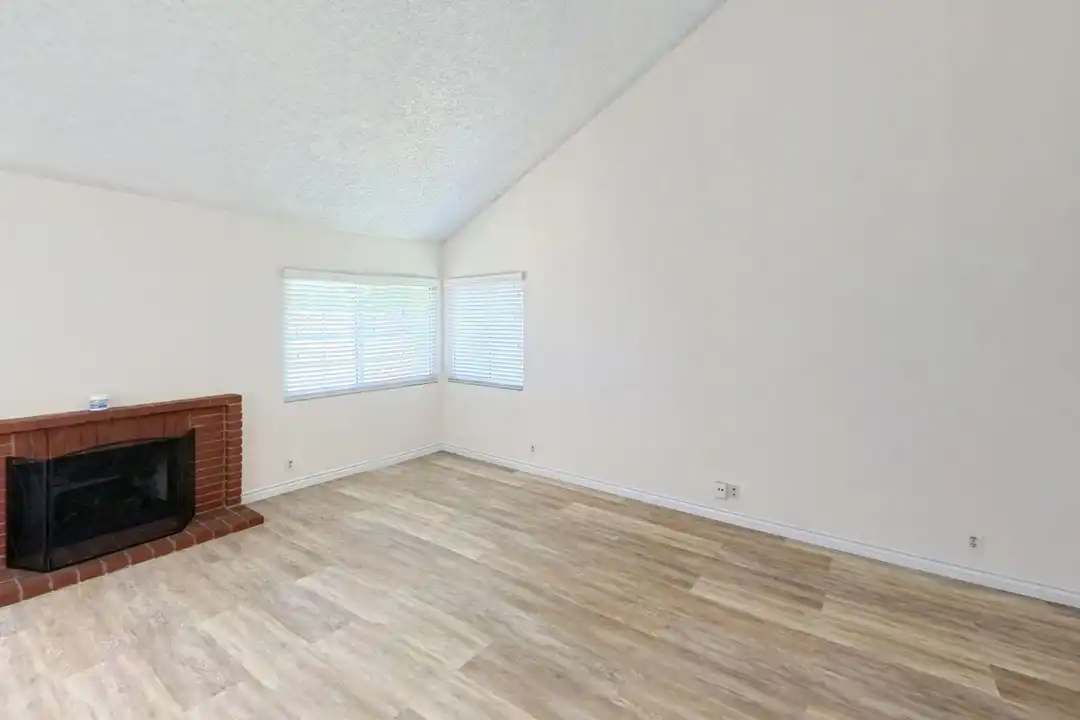 1617 Toyon Pl - View 4