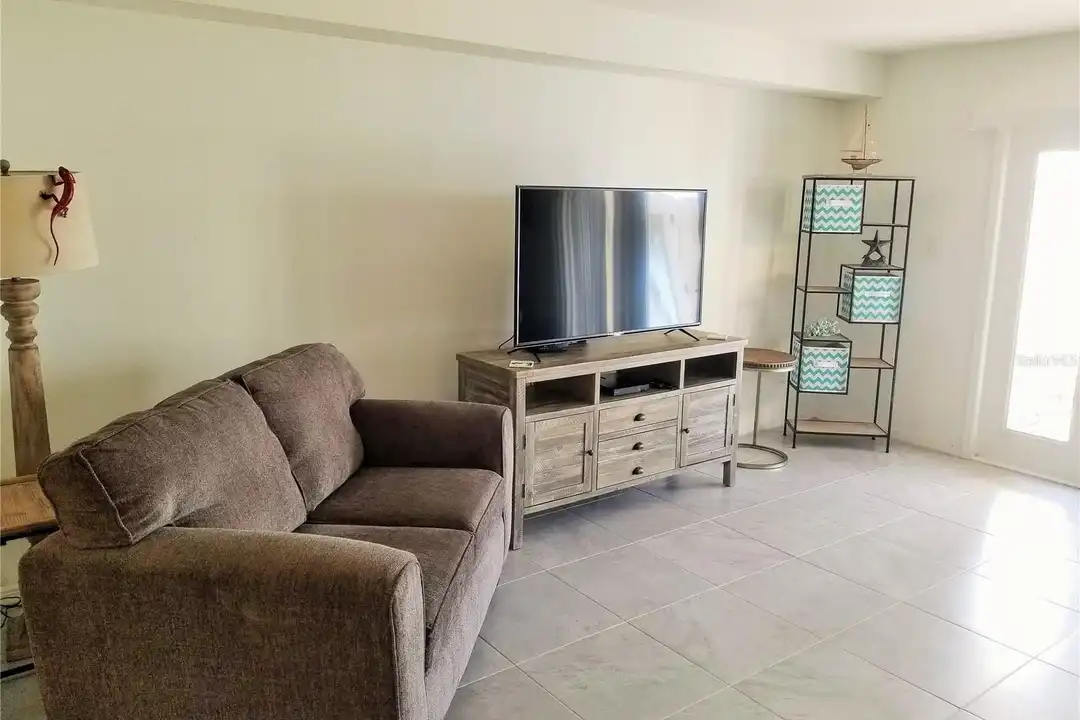169 Pompano Dr SE - View 5