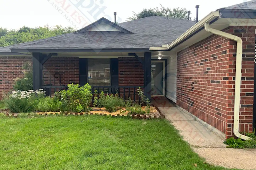 1920 Gerrie St - View 3