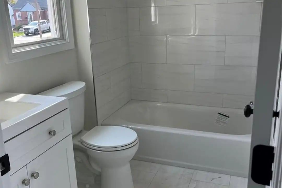 27 Fern Ave - More