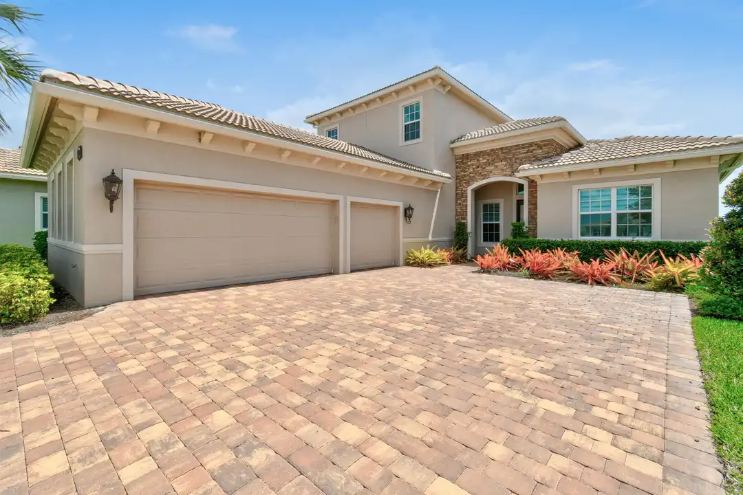 9019 SW Terzi Wy - View 4