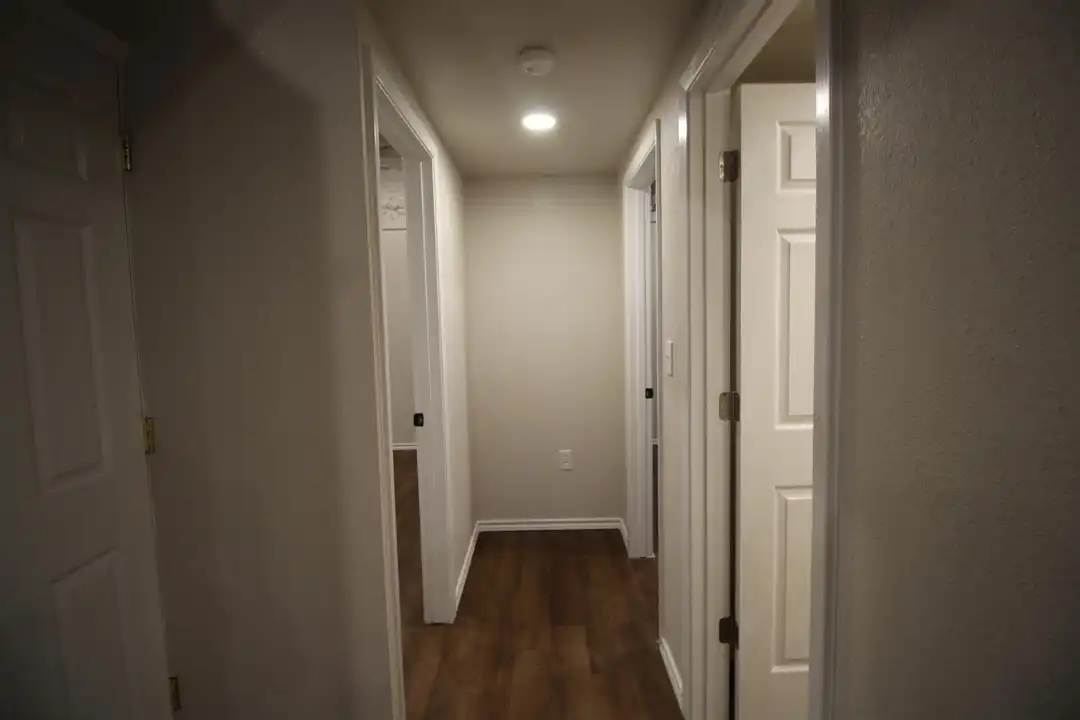 213 N Waldrip St - View 6