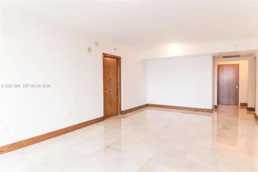 31 SE 5th St #1208 - View 4