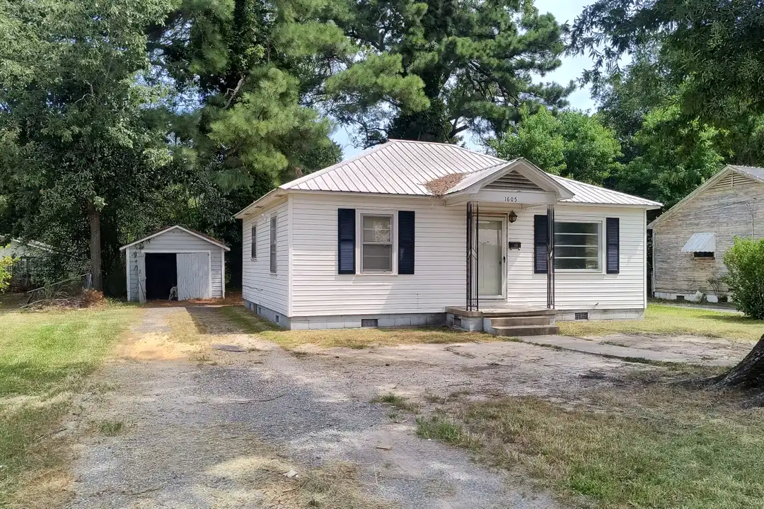 1605 W 31st Ave – photo 1
