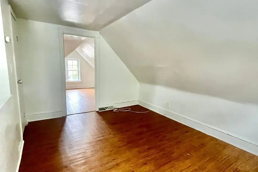 300 Washington St #300B - More