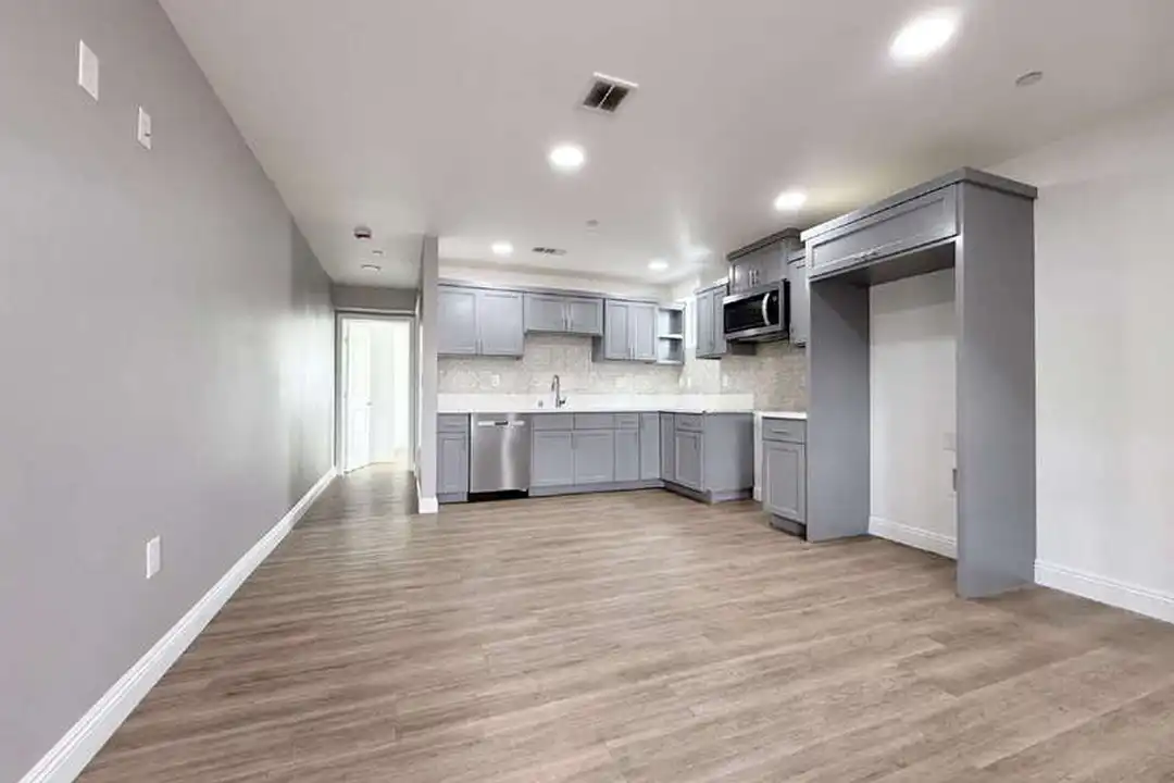 1731 E 68th St unit B - View 3