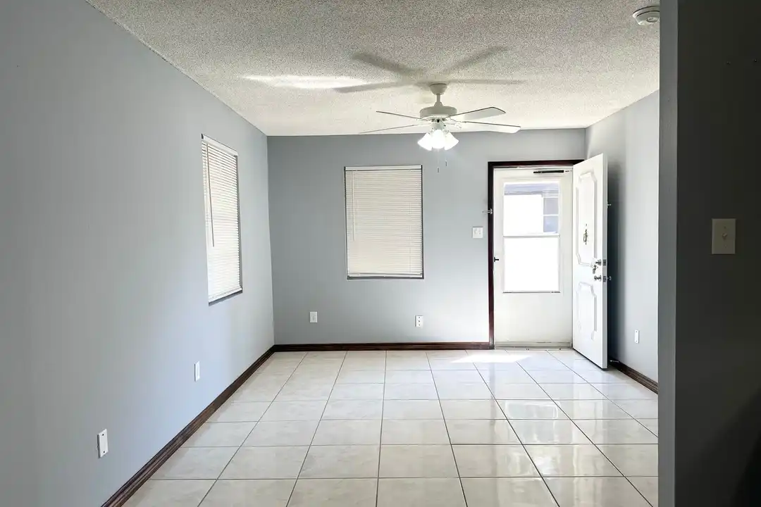 Apartment in McAllen - More