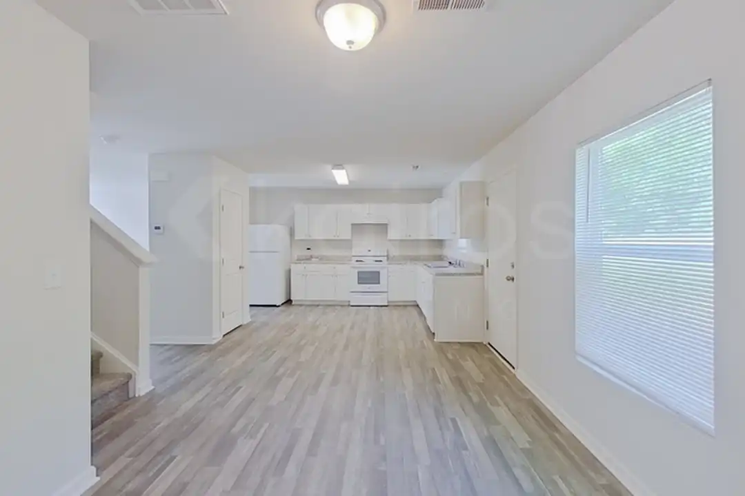 137 Shamrock Dr SW - View 4