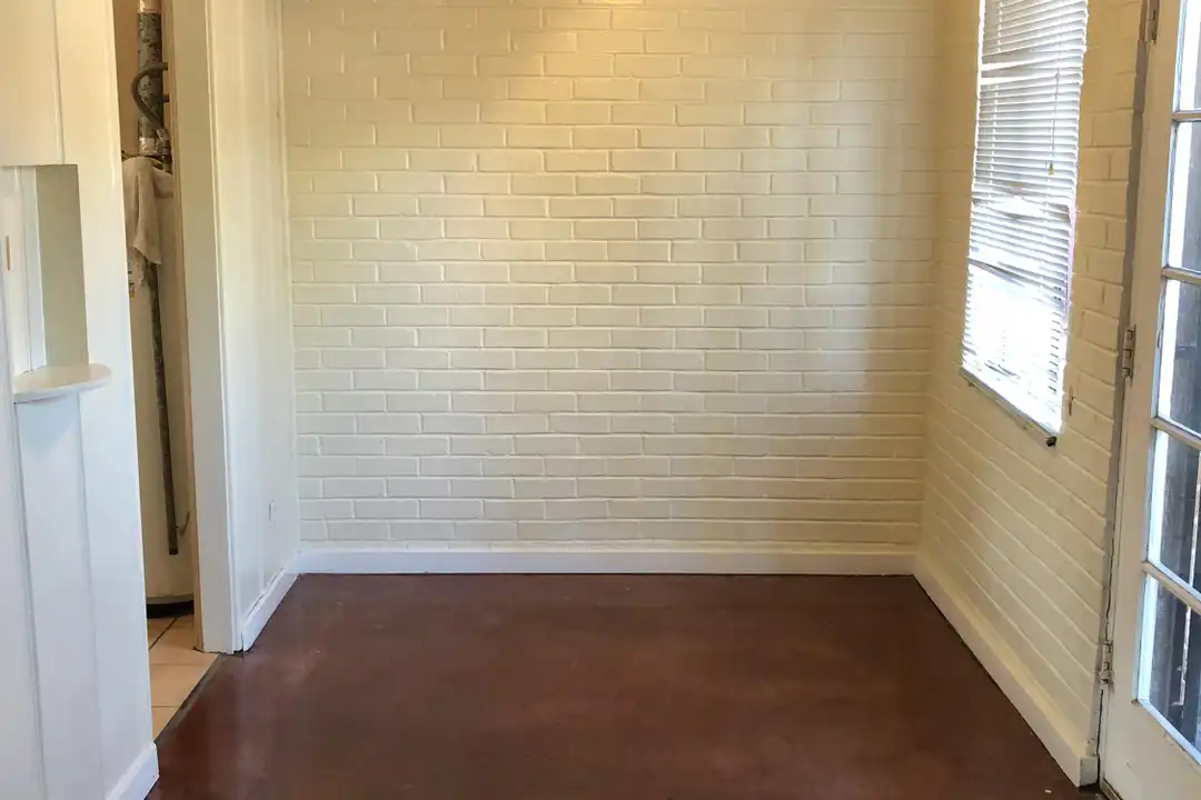 1323 E 9th St - View 6
