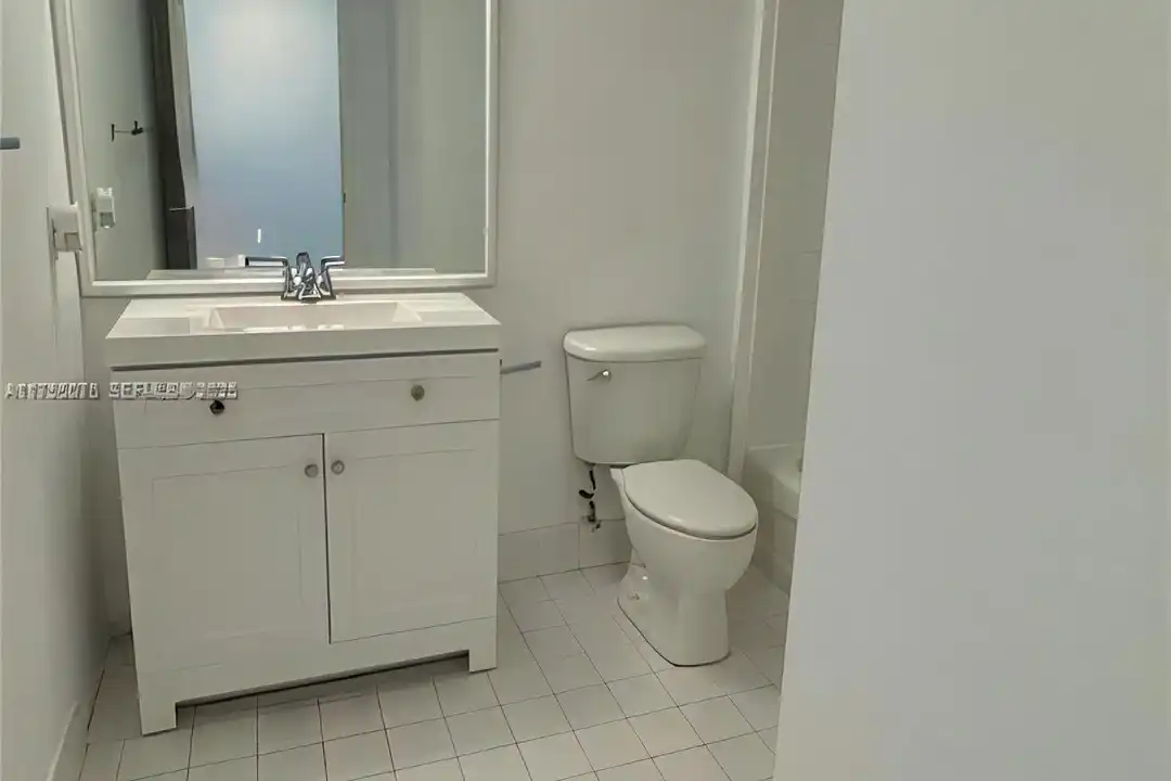 3000 Coral Wy unit 1501 - Vista 2