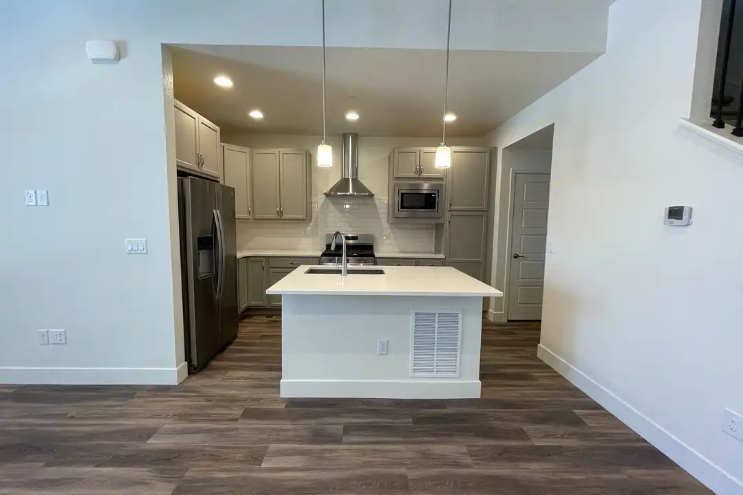 2215 Village Green Way - View 5