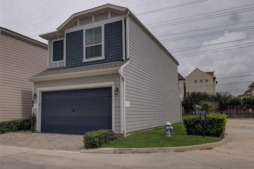 11002 Cres Light Way - View 2
