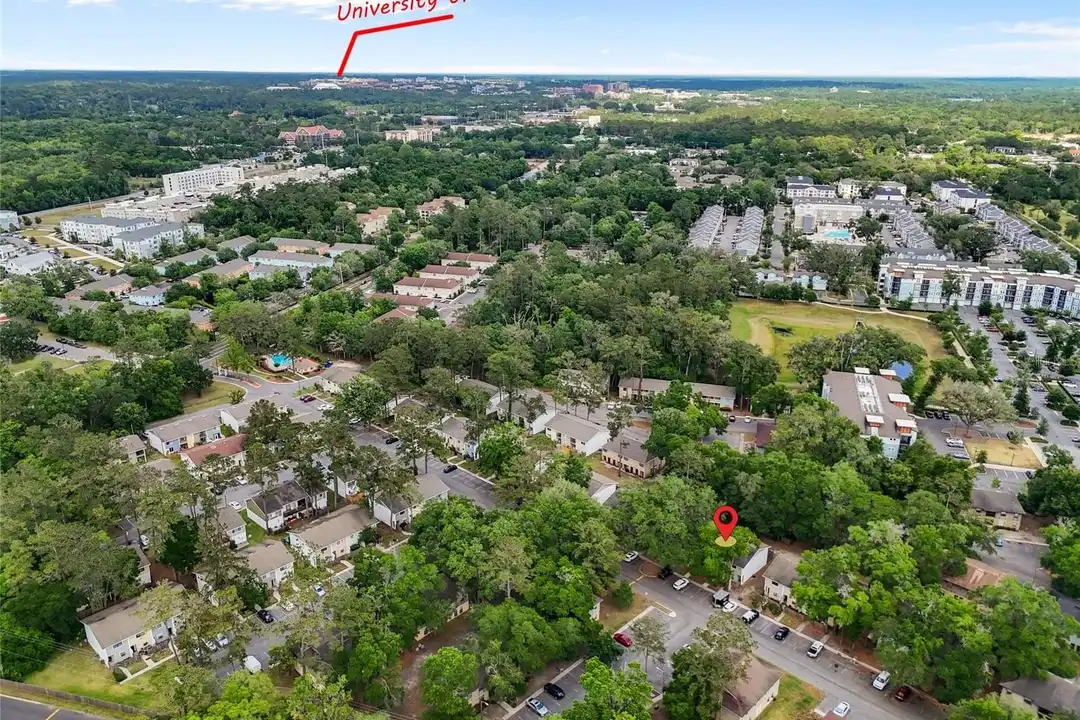 2219 SW 39th Way - View 2