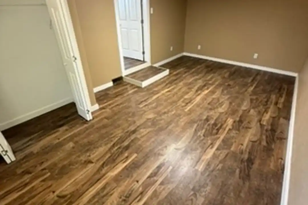 1904 Rayburn Ave - View 4
