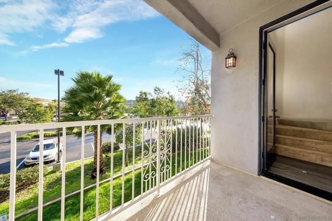 1583 Sumac Pl - View 2