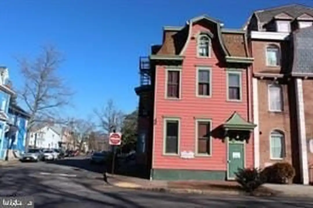 141 High St – photo 1 of 7
