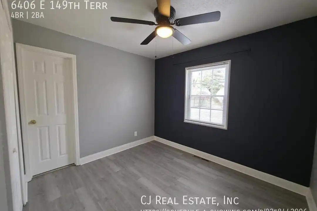 House in Grandview - More