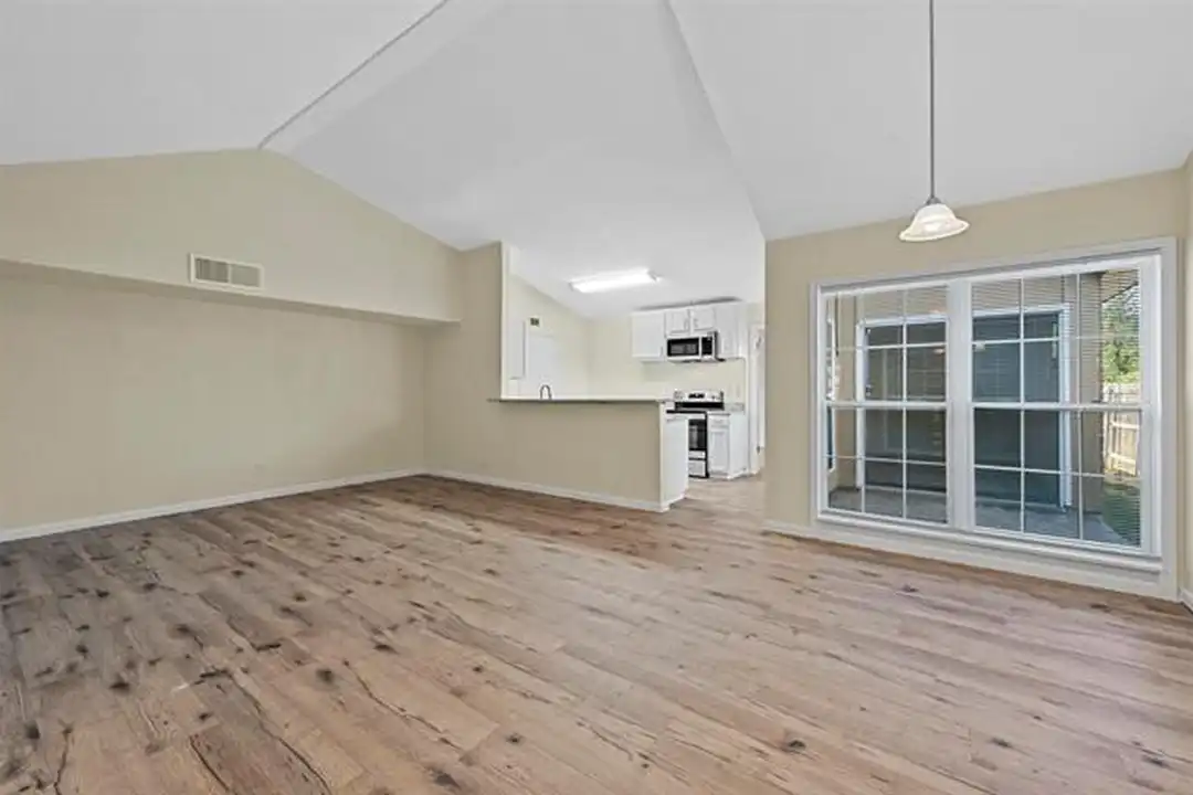 6005 Dooley Dr - View 2