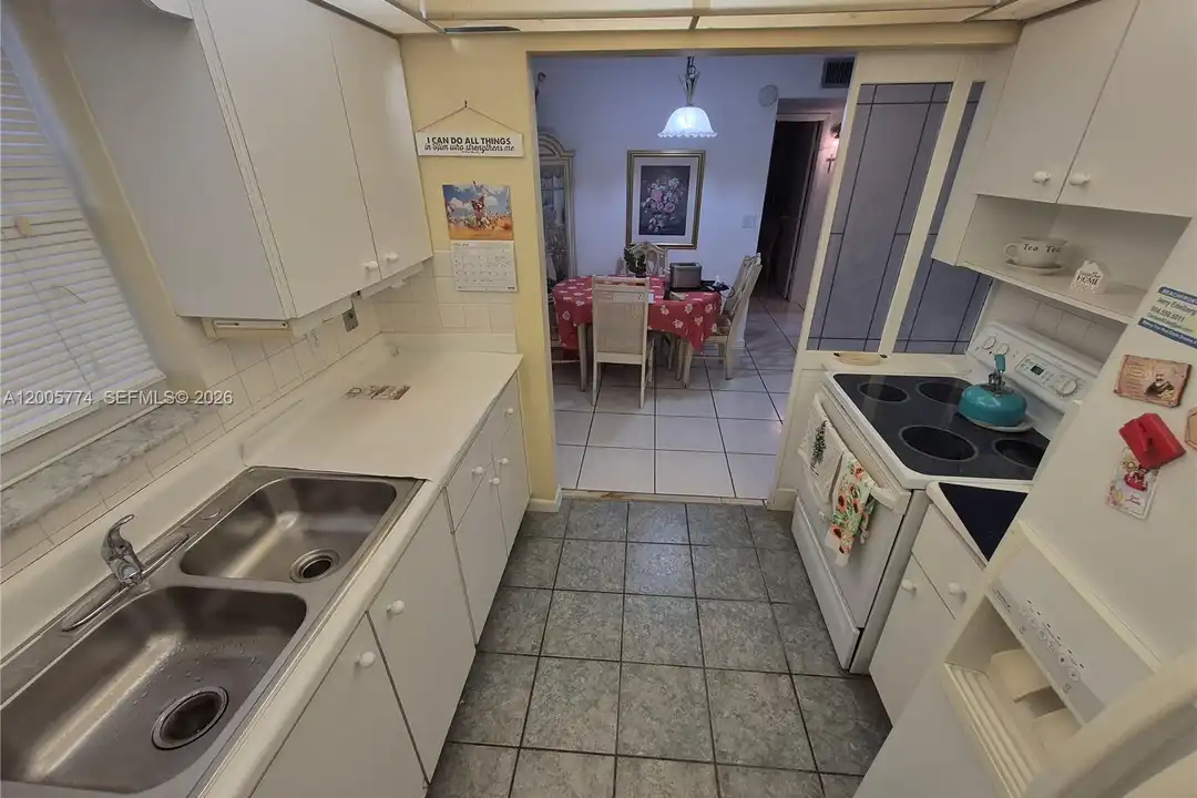 415 NE 2nd St unit 202 - View 4