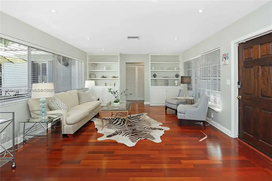 1147 Buchanan St - More