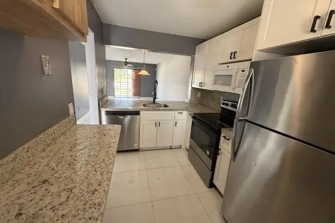 842 NE 209th St - More