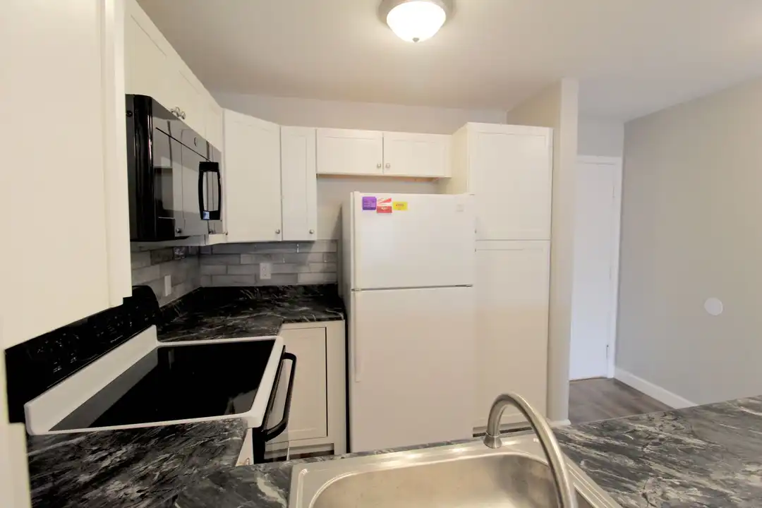 Apartment in Harrisonburg - More