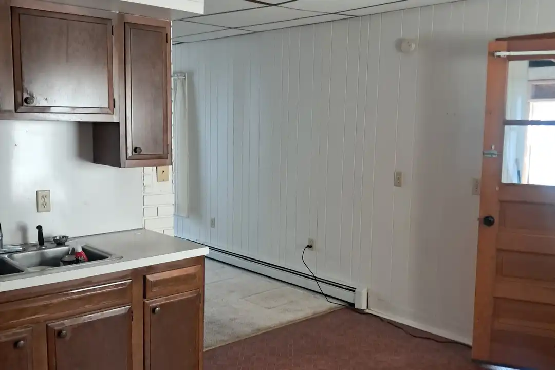 253 Hudson Ave – photo 1 of 10