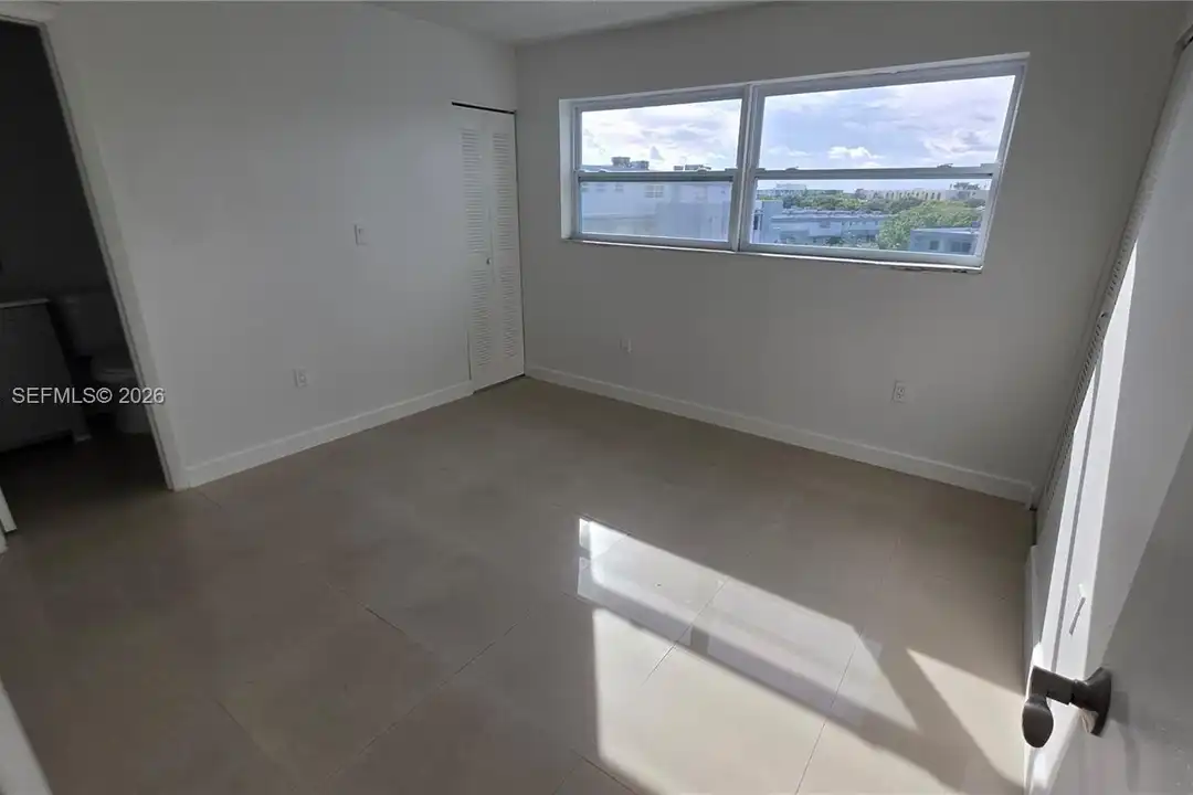 Apartment in Miami - View 3