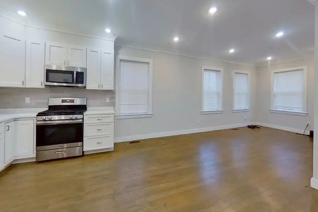 79 Linden St unit 2 – pohled 2