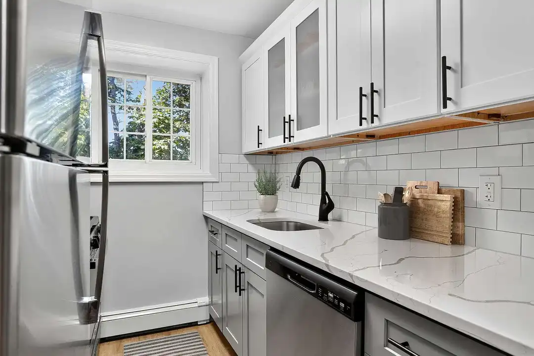 Eagle Rock Apartments at Carle Place – photo 1 of 12