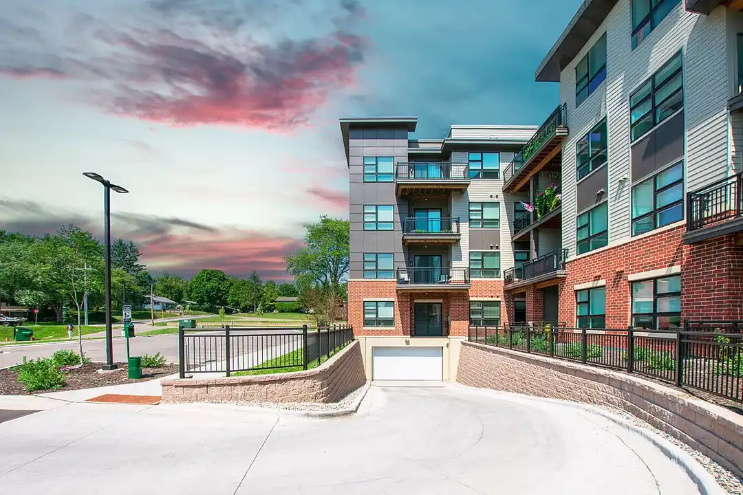 The Landing at 818 – photo 1 of 55