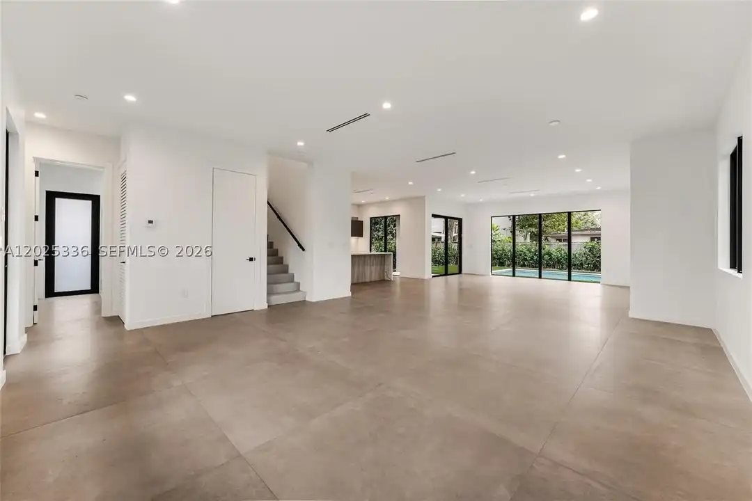 3370 Thomas Ave - More