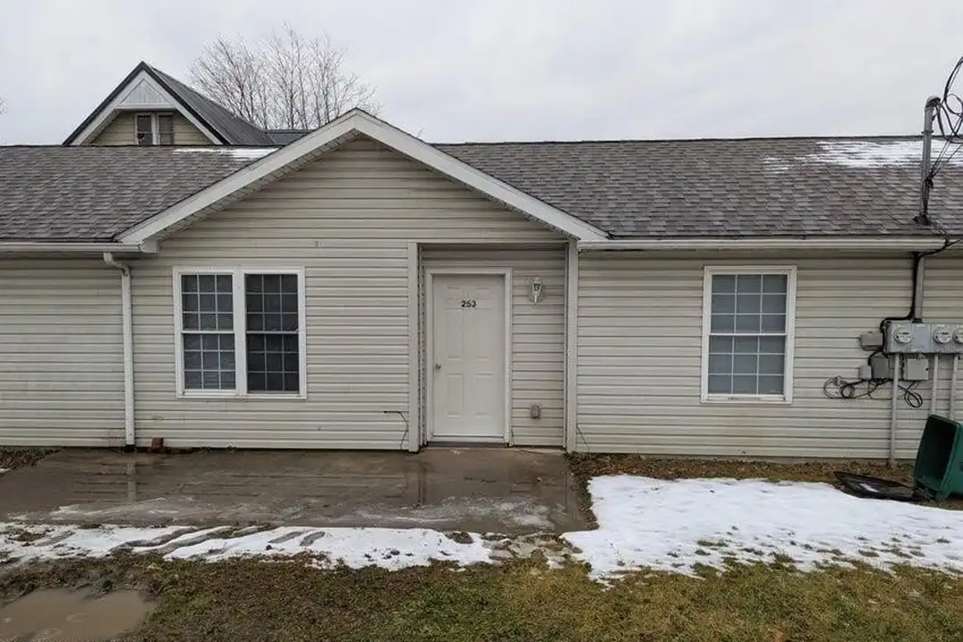 253 Underwood St – photo 1 of 13