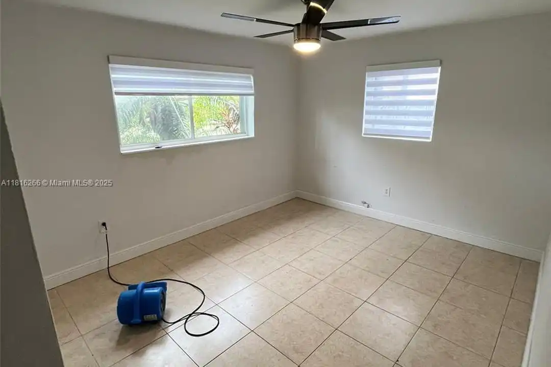 House in Miami - View 3