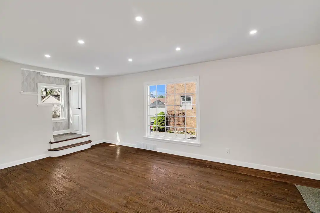 248 Adelaide Pl - View 6