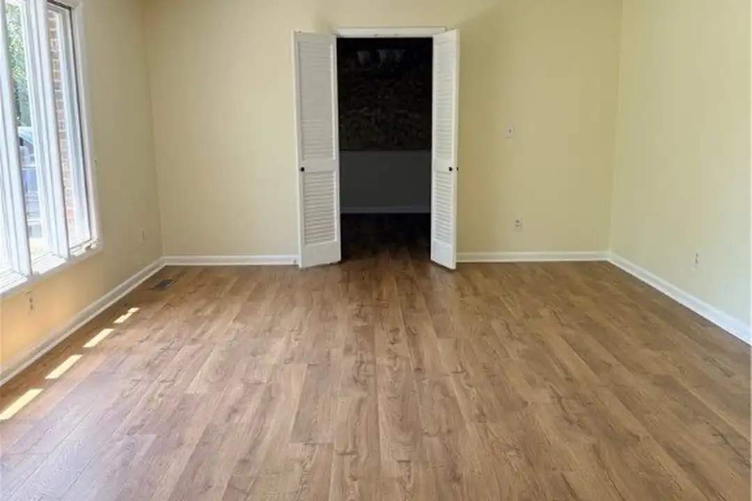 425 Dunmore Rd - View 3