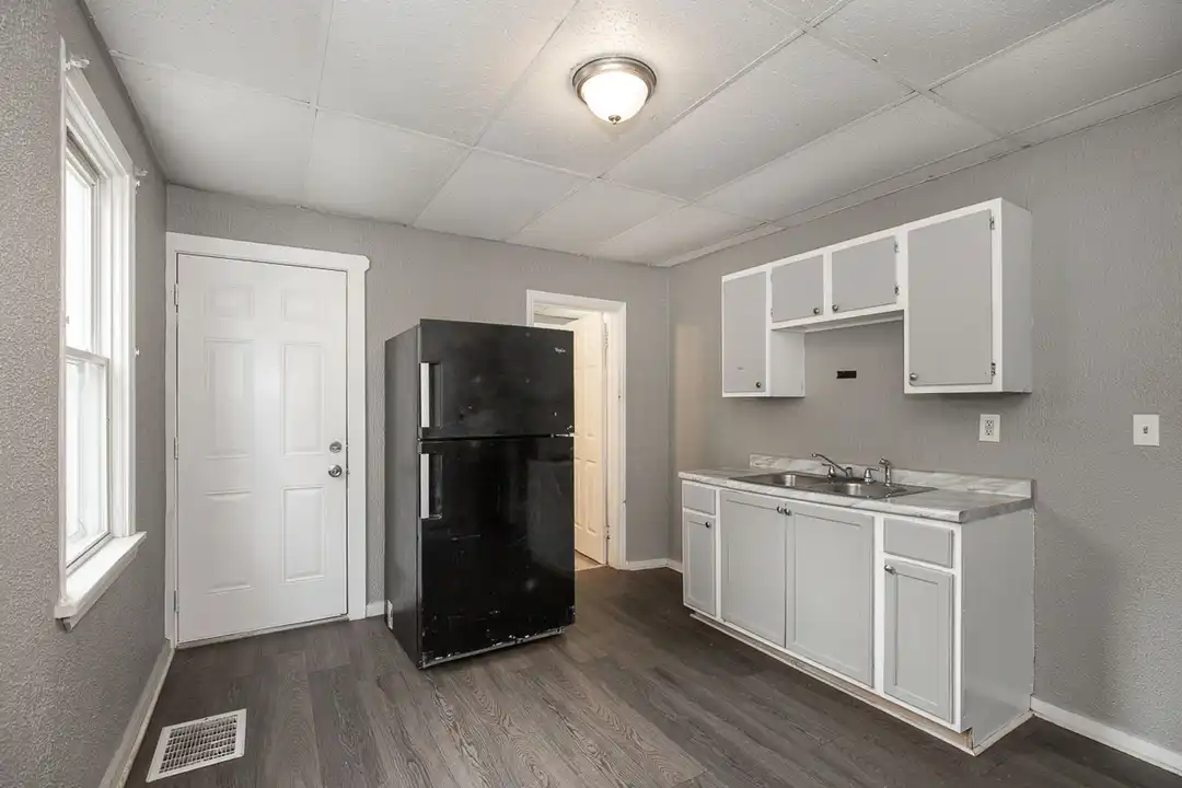 7411 Brinsmade Ave – pohled 4