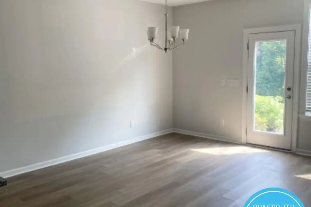 2022 Chipley Dr - View 3
