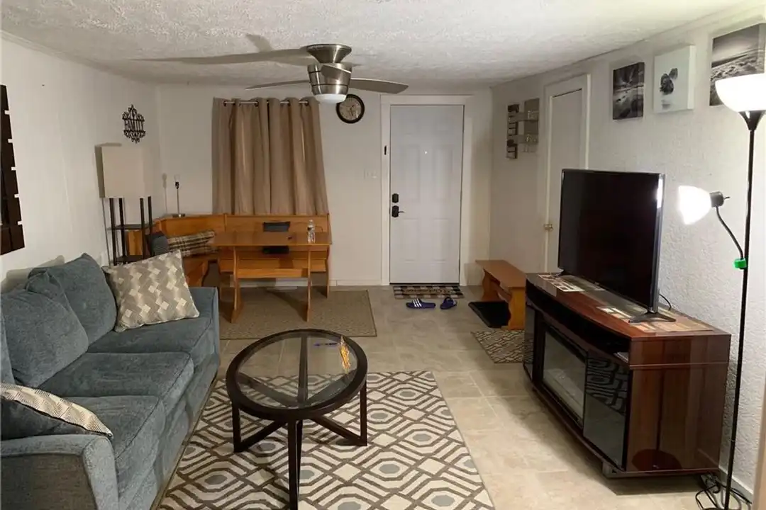 2512 Nash St - View 2
