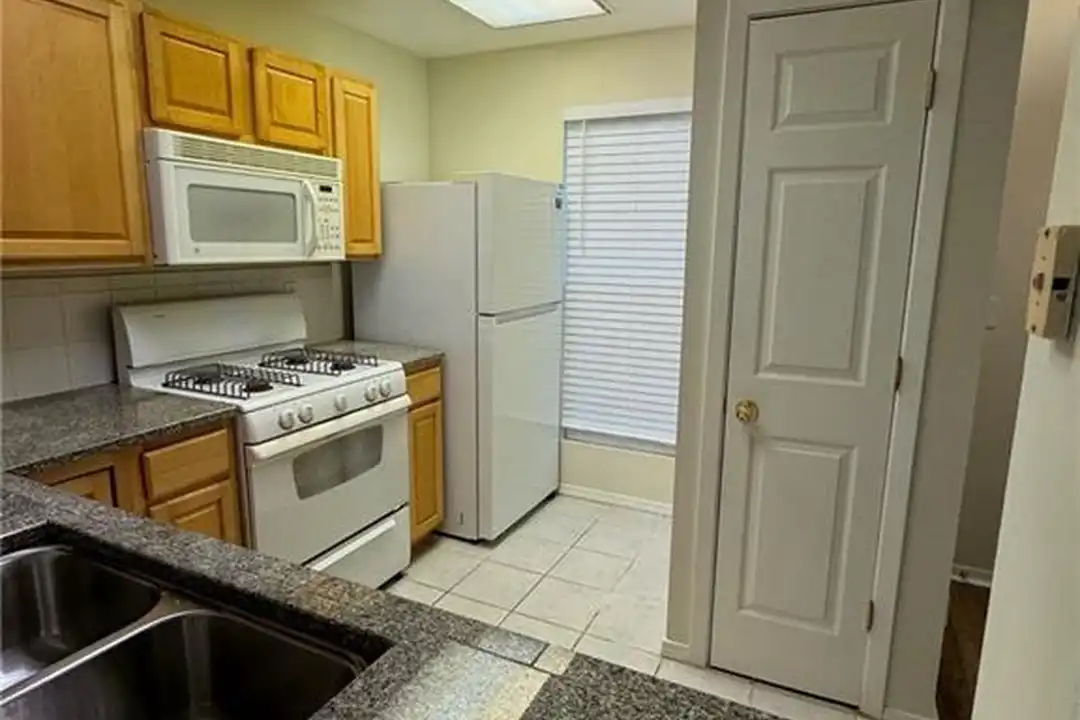 Apartment in Sandy Springs, Fulton - More