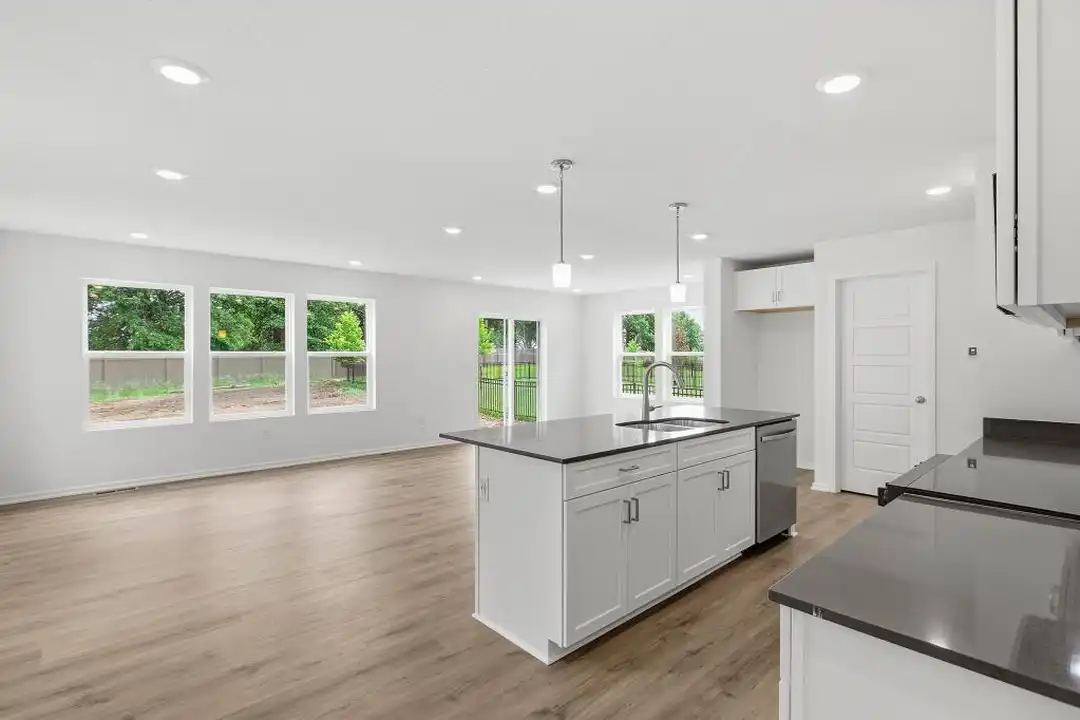 8724 SW Edgewater Dr - View 3